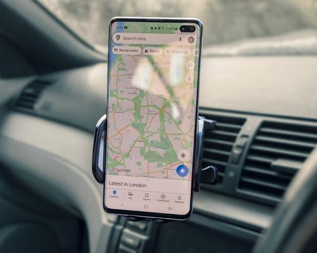 Функции и особенности автомобильных держателей для телефона, за которые стоит доплатить