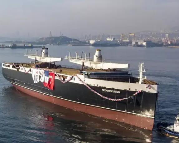 Имеющий самую большую в мире длину 450